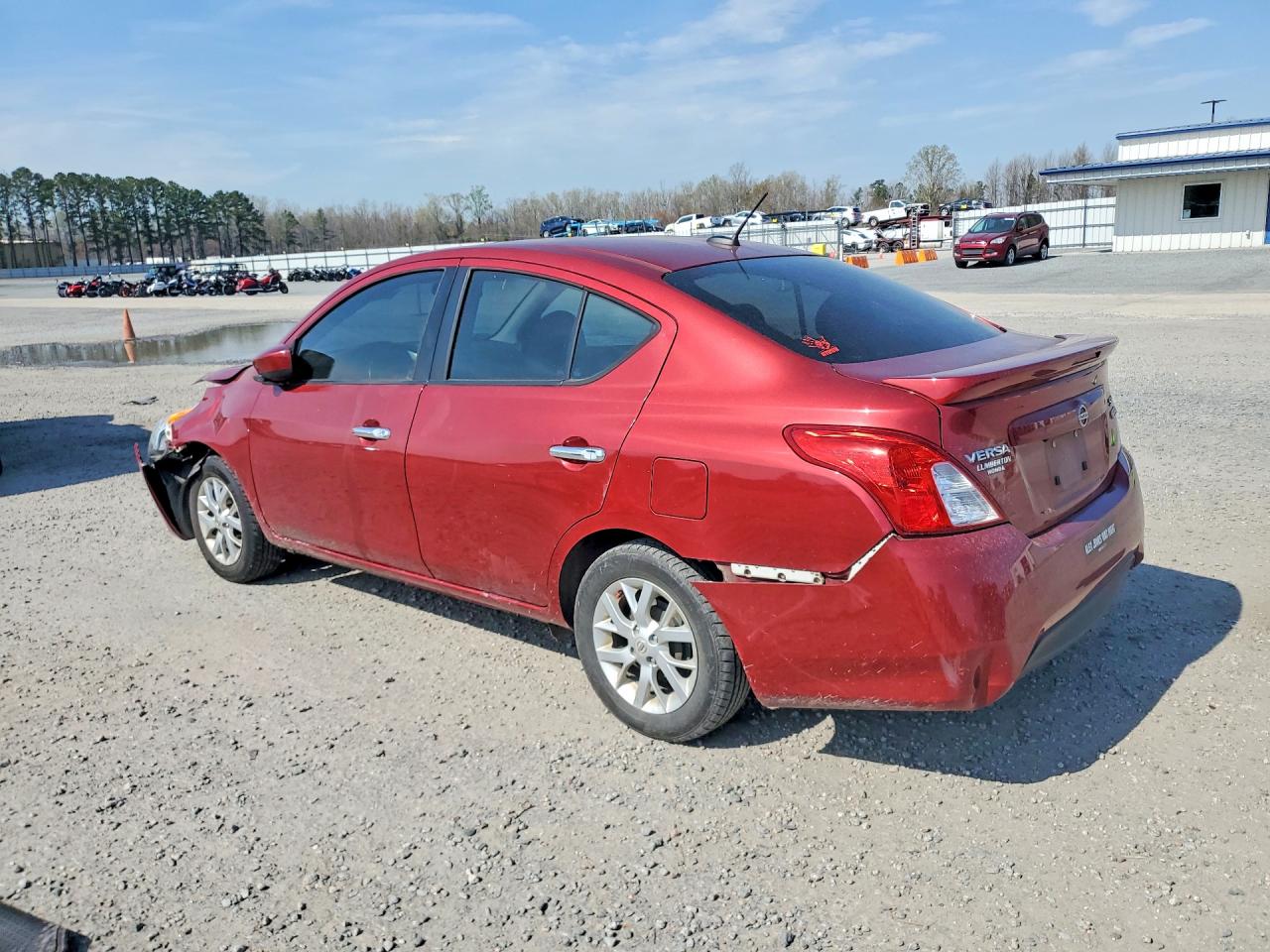 2018 NISSAN VERSA SV photo 3