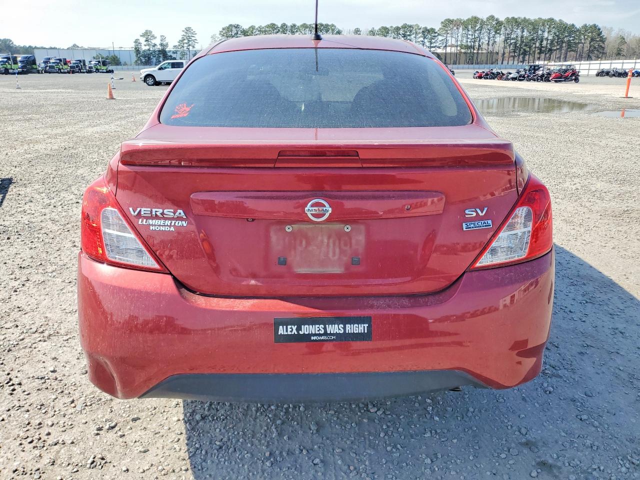 2018 NISSAN VERSA SV photo 11