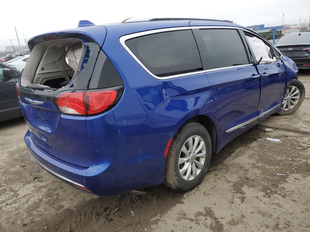 2019 CHRYSLER PACIFICA TOURING L photo 5