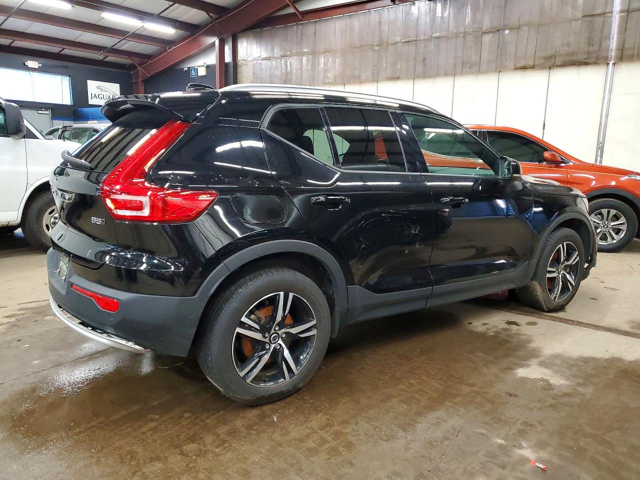 2023 VOLVO XC40 CORE photo 3