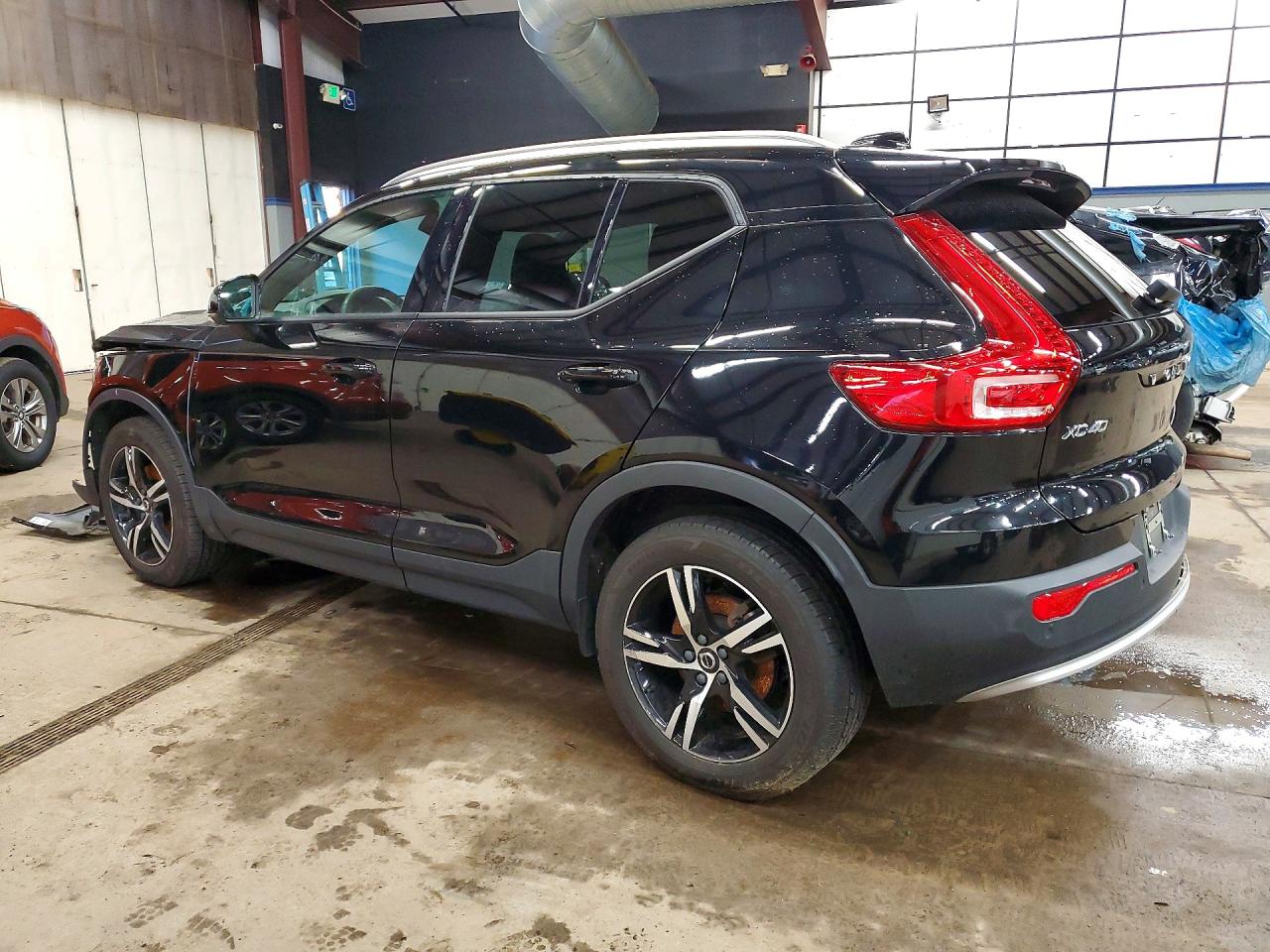 2023 VOLVO XC40 CORE photo 2