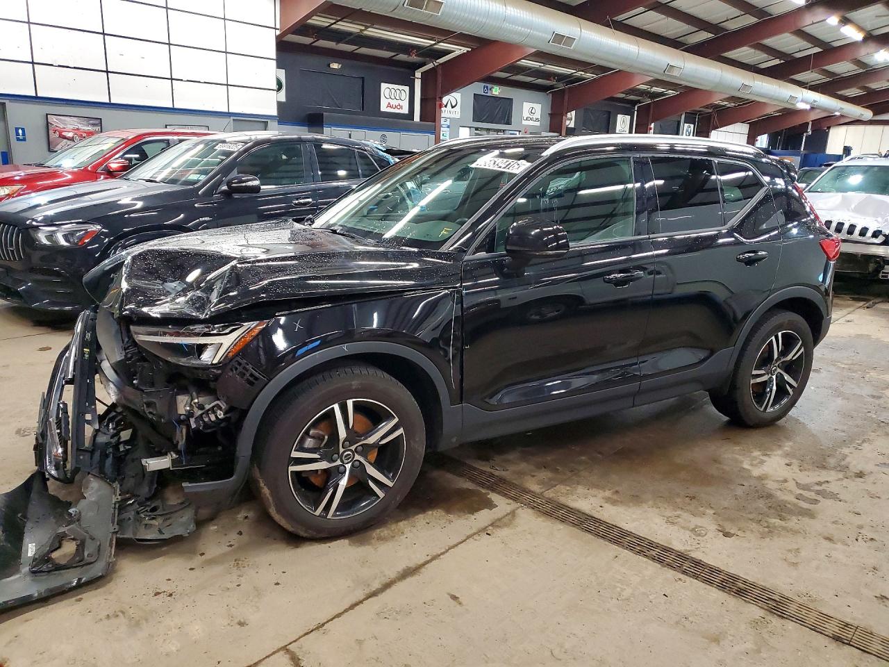 2023 VOLVO XC40