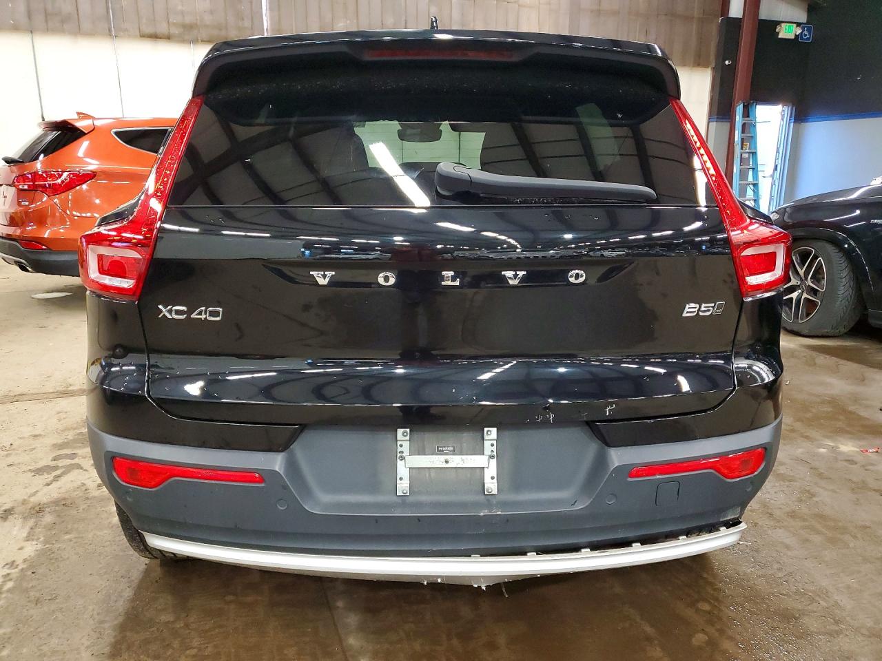 2023 VOLVO XC40 CORE photo 6