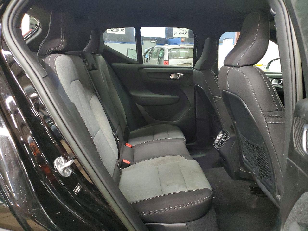 2023 VOLVO XC40 CORE photo 11