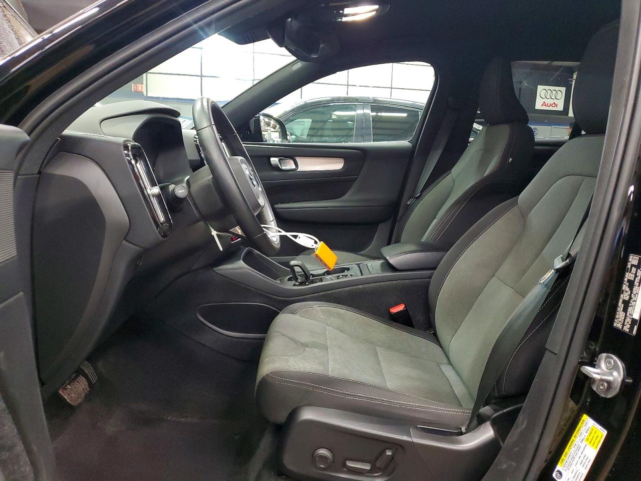 2023 VOLVO XC40 CORE photo 7