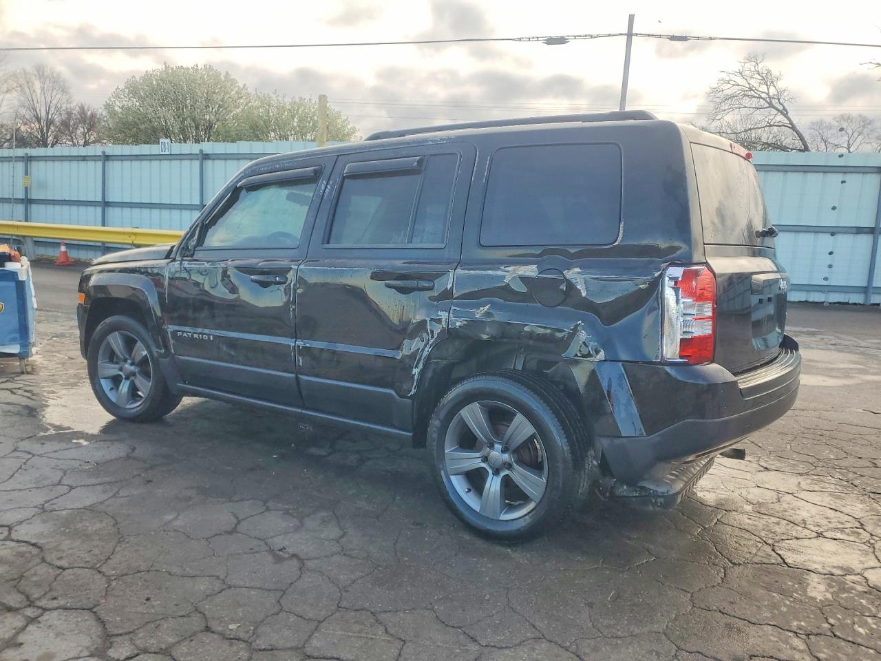 2014 JEEP PATRIOT LATITUDE photo 4