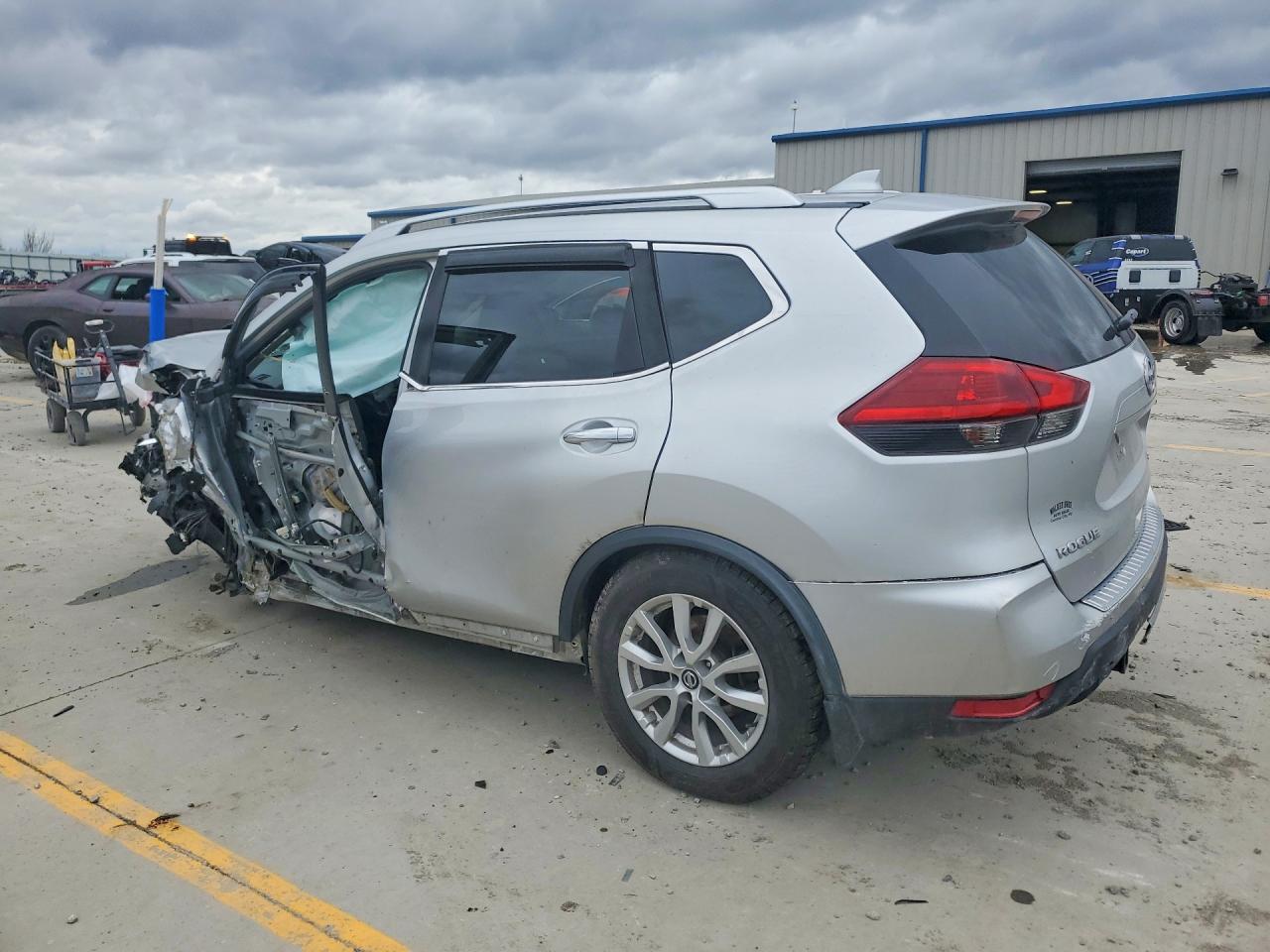 2018 NISSAN ROGUE SV photo 3