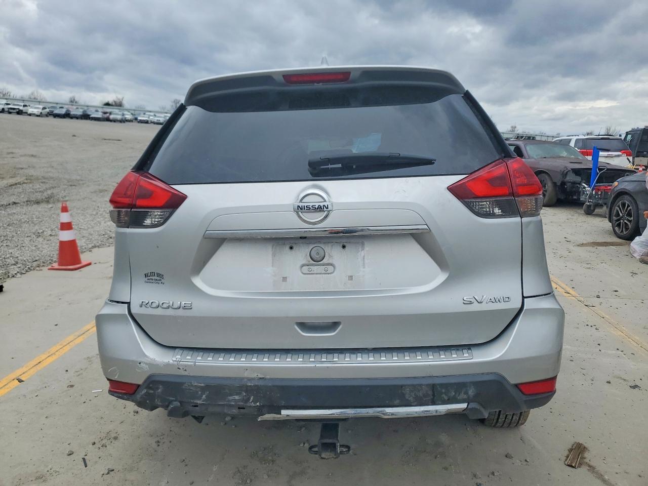 2018 NISSAN ROGUE SV photo 11