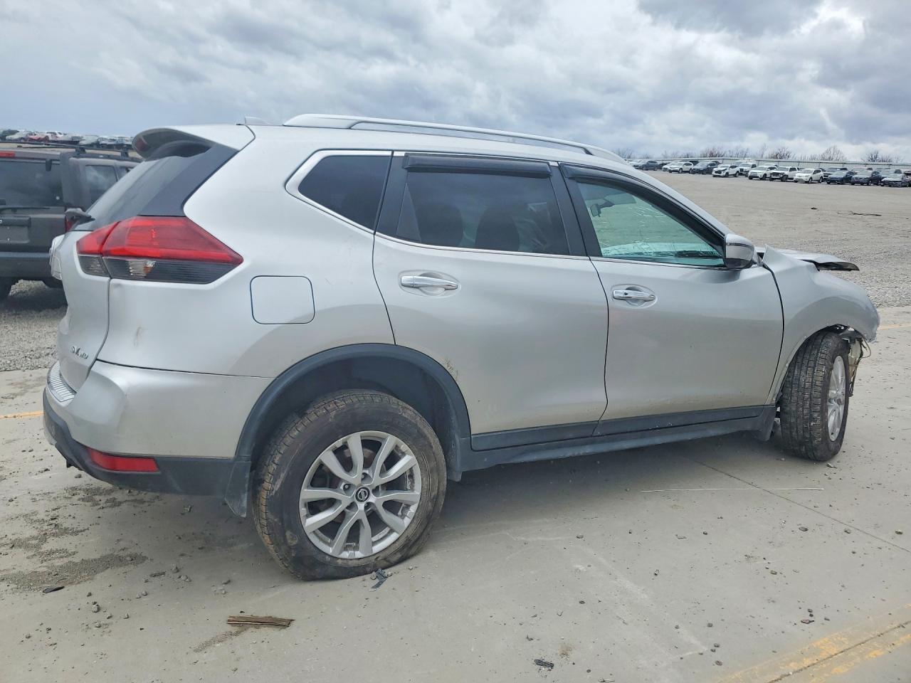 2018 NISSAN ROGUE SV photo 5