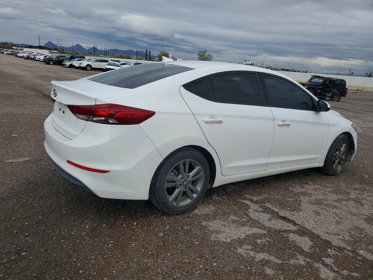 2018 HYUNDAI ELANTRA photo 3