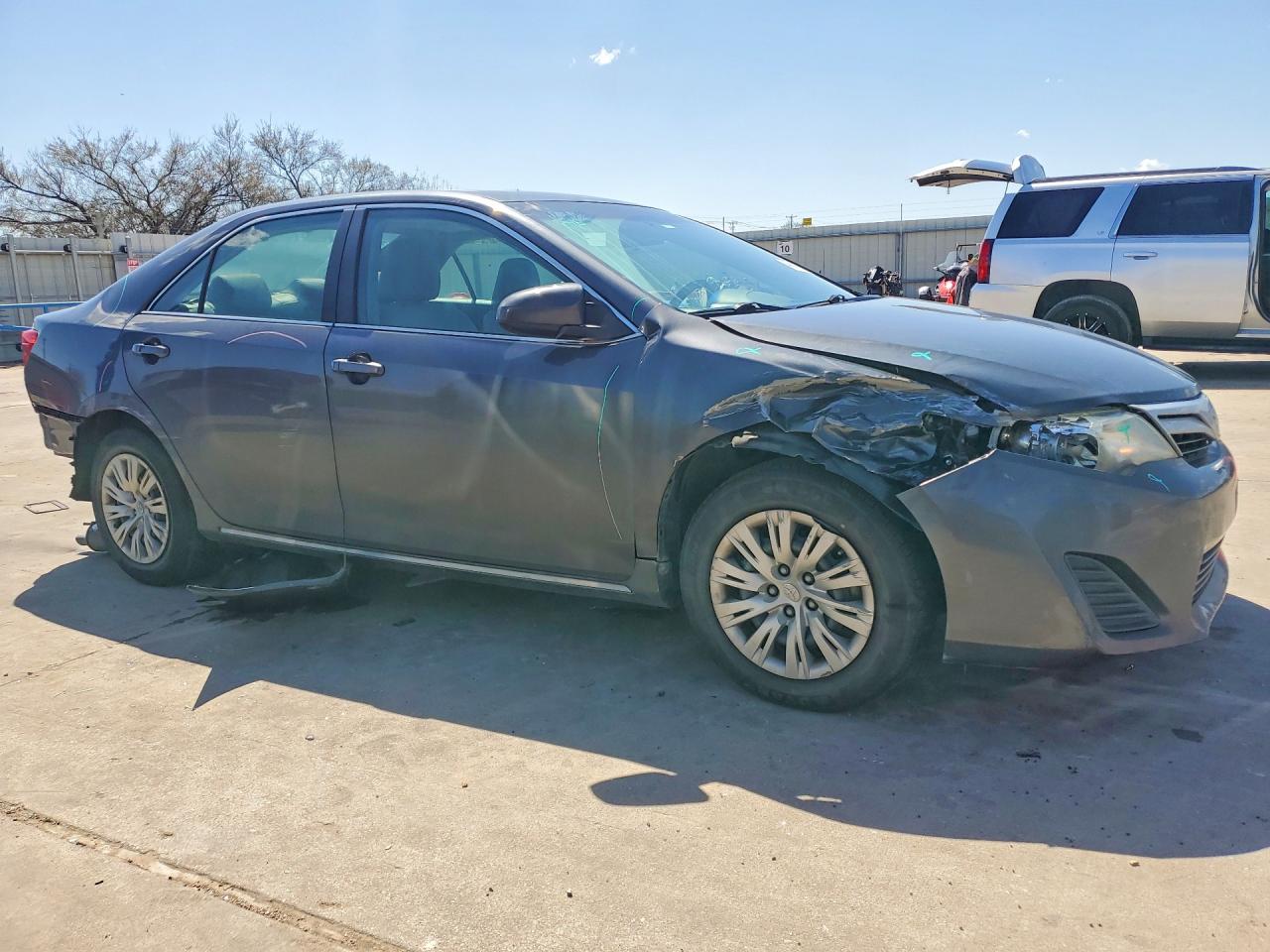 2012 TOYOTA CAMRY LE photo 4