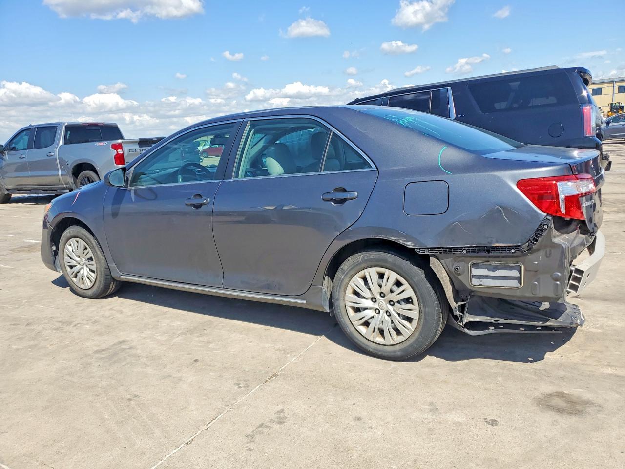 2012 TOYOTA CAMRY LE photo 2