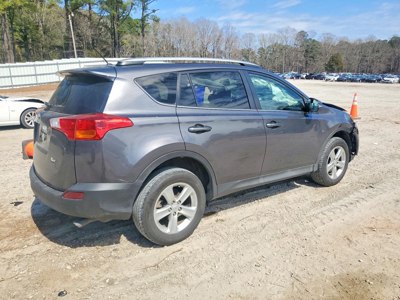 2013 TOYOTA RAV4 XLE photo 5