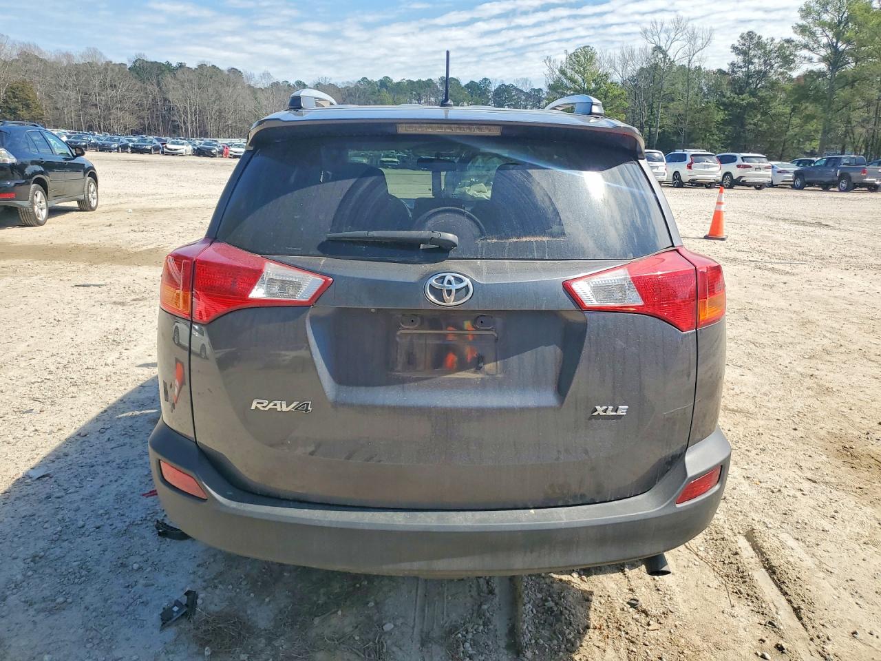 2013 TOYOTA RAV4 XLE photo 11