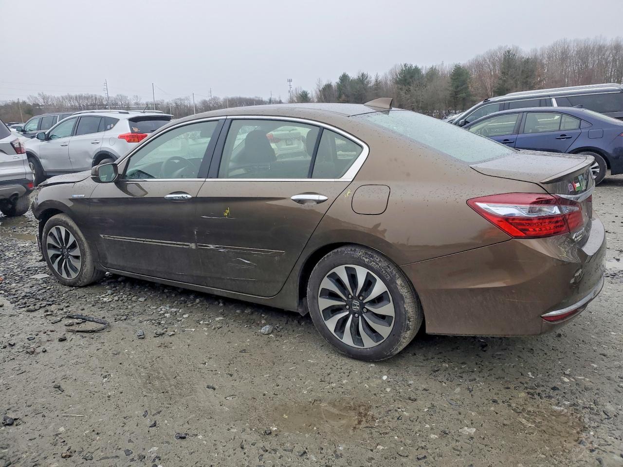2017 HONDA ACCORD HYBRID photo 2