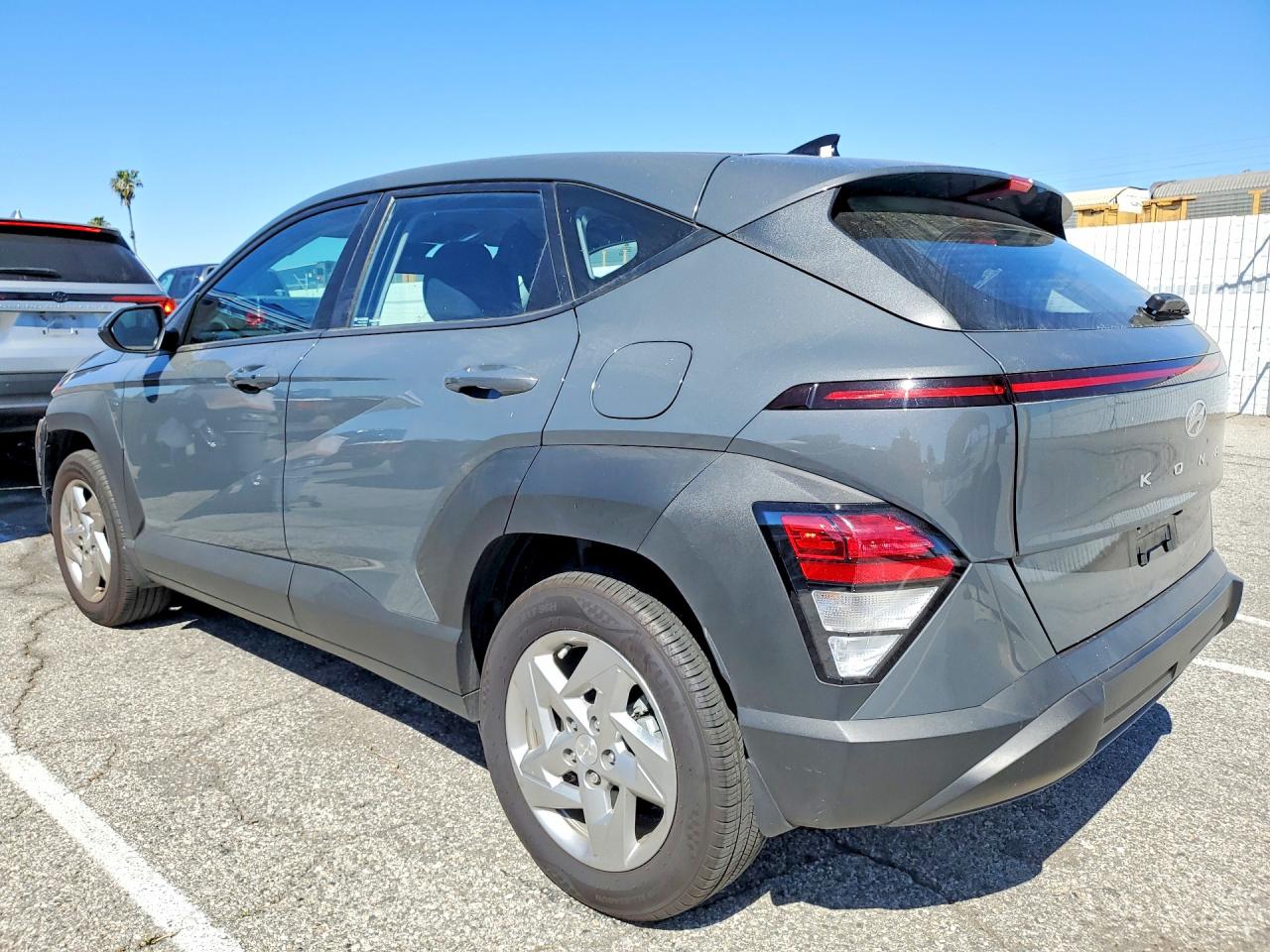 2025 HYUNDAI KONA SE photo 2