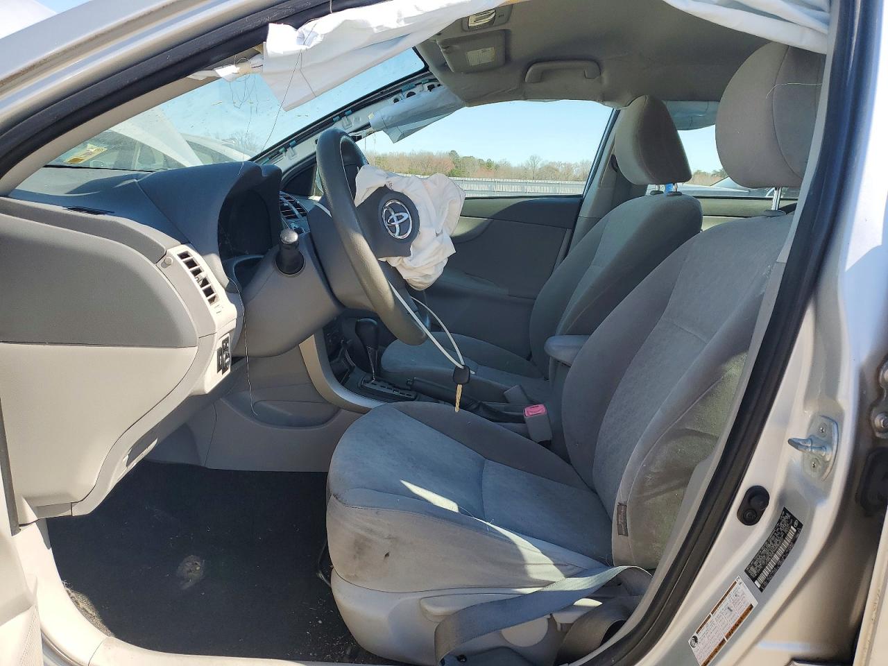 2009 TOYOTA COROLLA LE photo 7