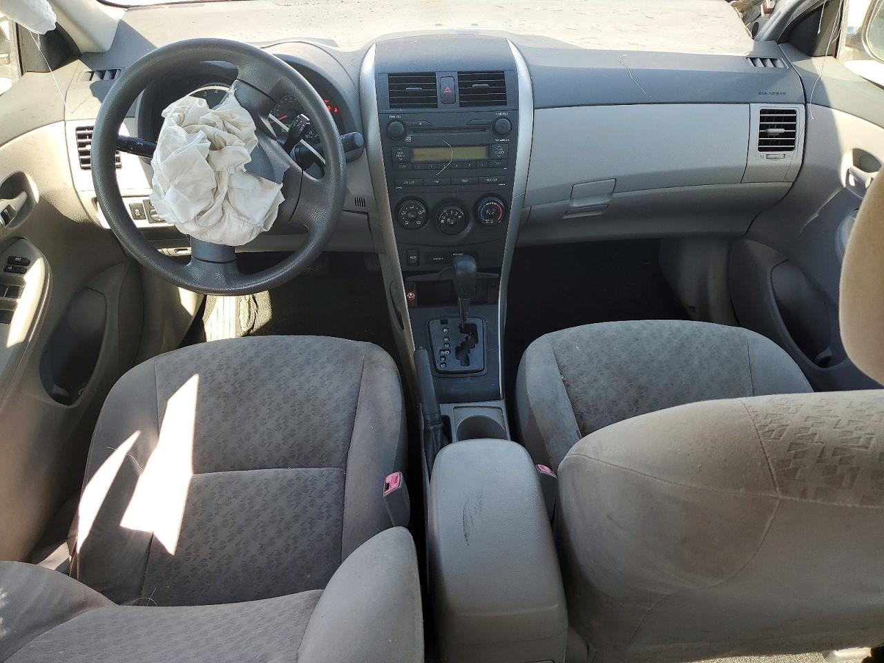 2009 TOYOTA COROLLA LE photo 8