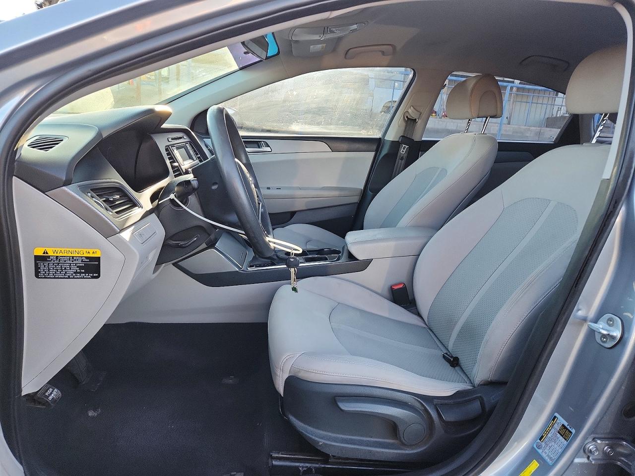 2017 HYUNDAI SONATA SE photo 13