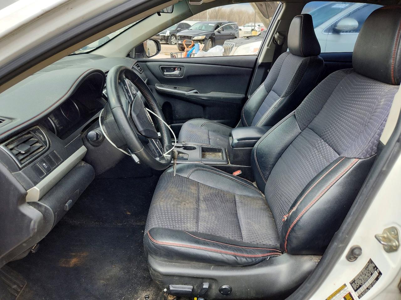 2015 TOYOTA CAMRY SE photo 7