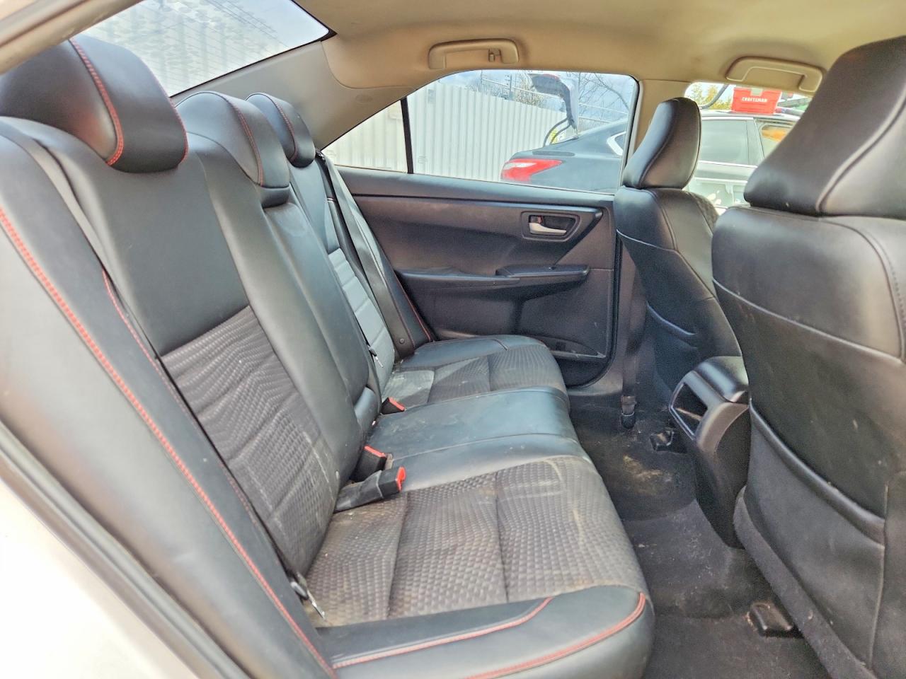 2015 TOYOTA CAMRY SE photo 10