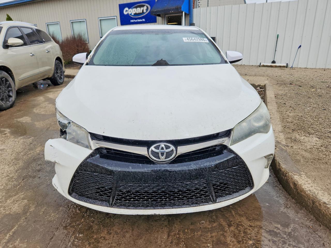 2015 TOYOTA CAMRY SE photo 5