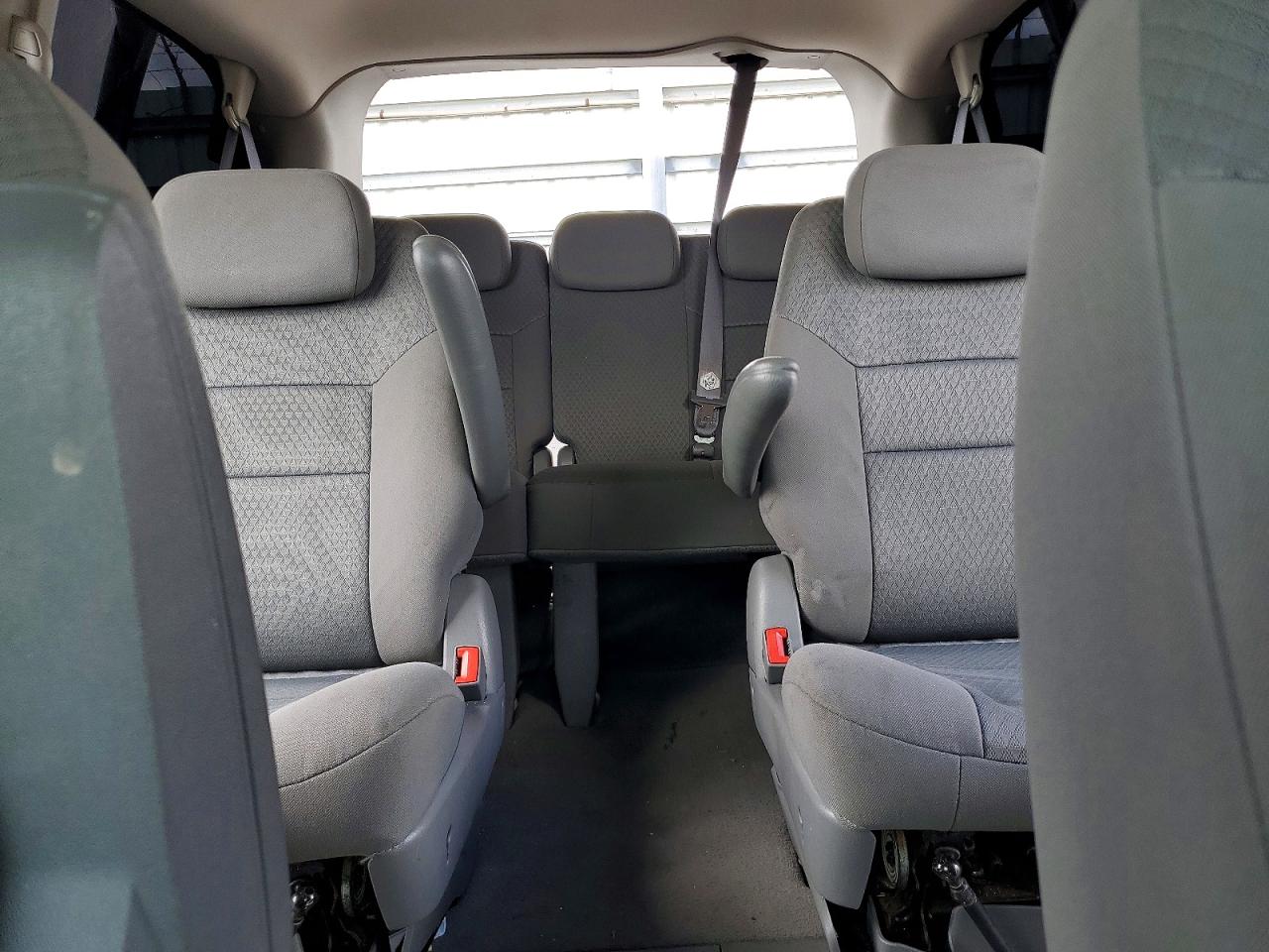 2010 CHRYSLER TOWN & COUNTRY LX photo 10