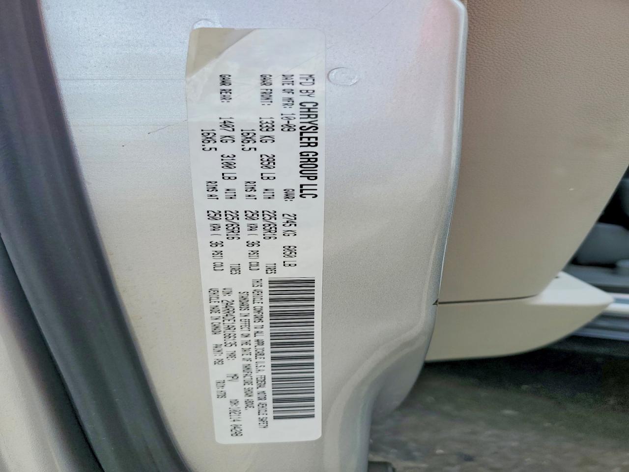 2010 CHRYSLER TOWN & COUNTRY LX photo 13