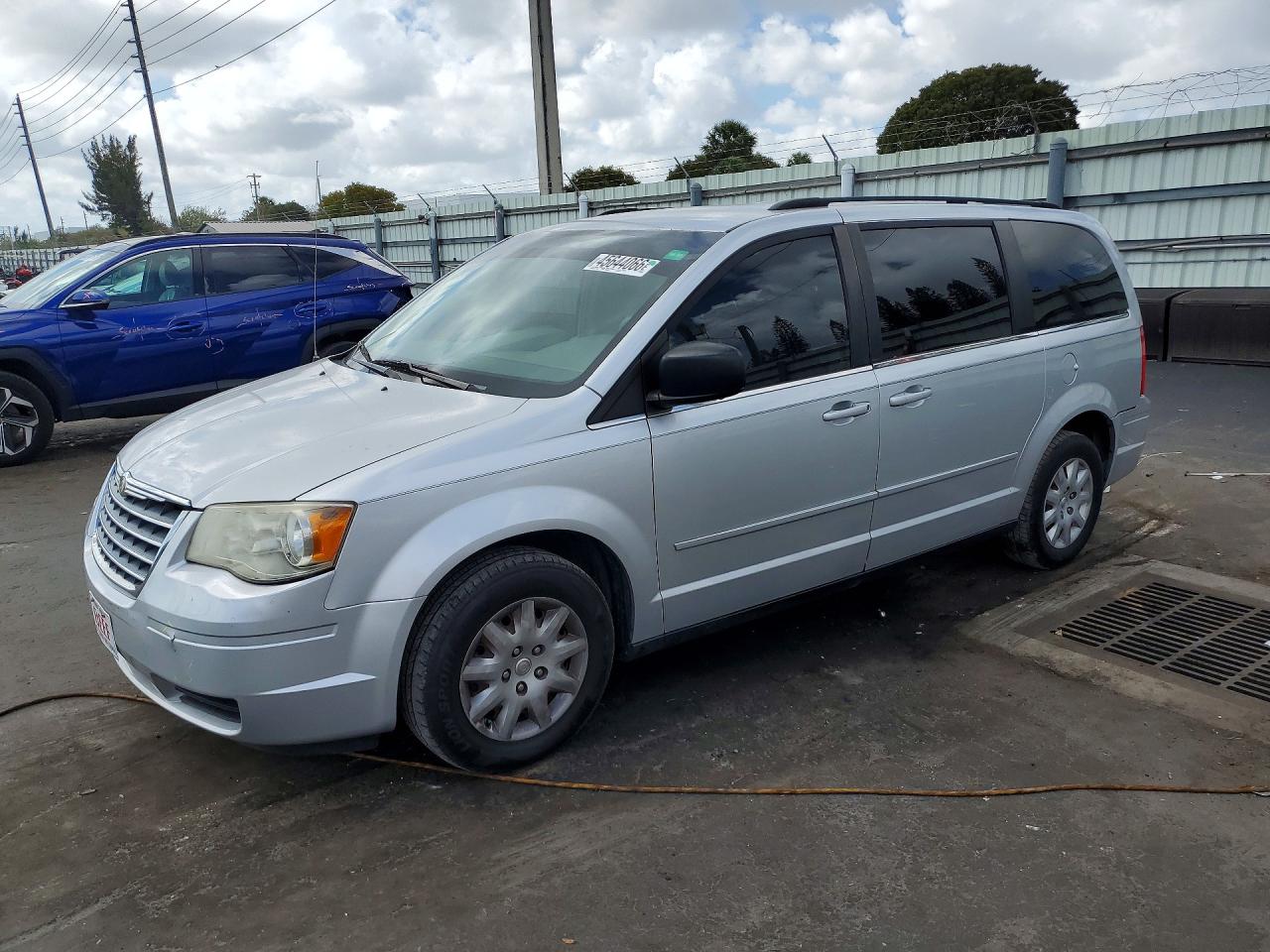 2010 CHRYSLER TOWN & COUNTRY