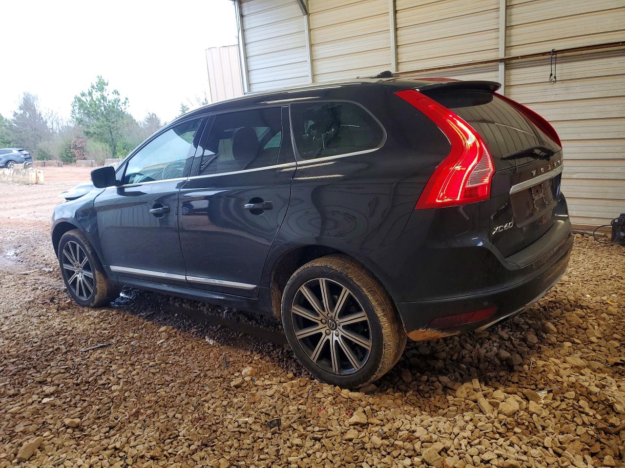 2016 VOLVO XC60 T5 PLATINUM photo 2