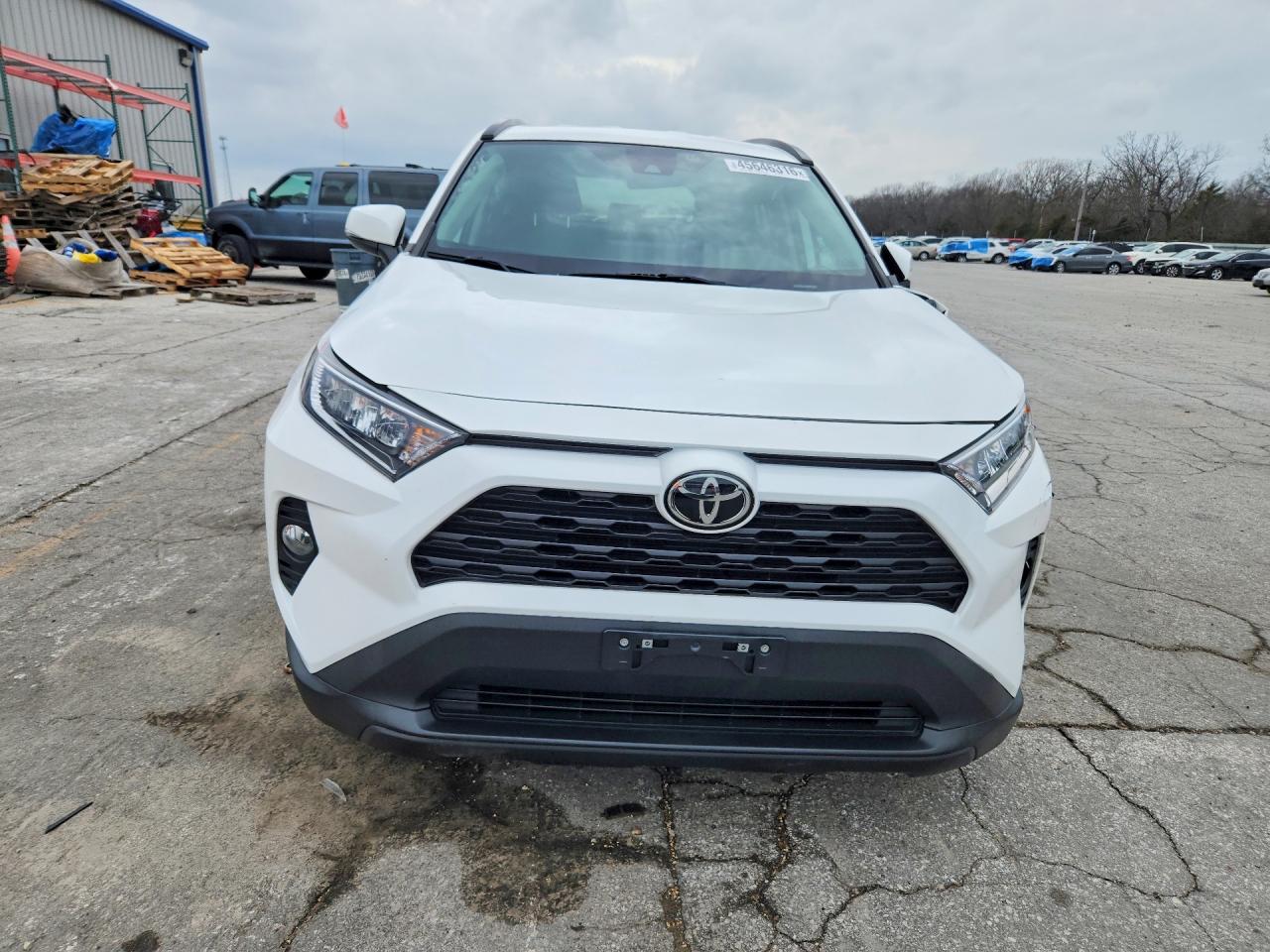2021 TOYOTA RAV4 XLE photo 9