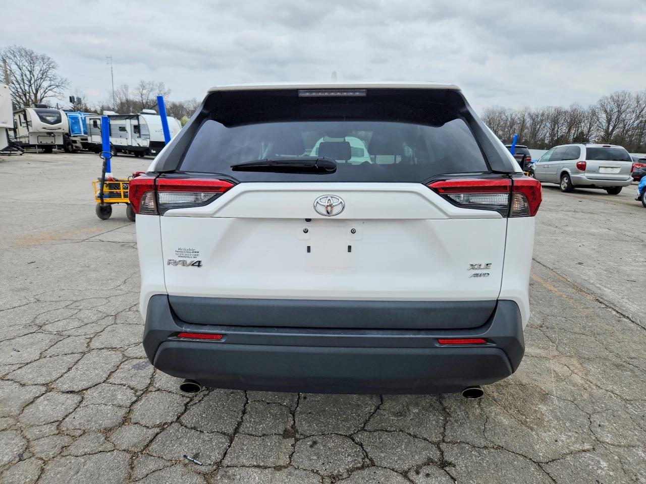2021 TOYOTA RAV4 XLE photo 11
