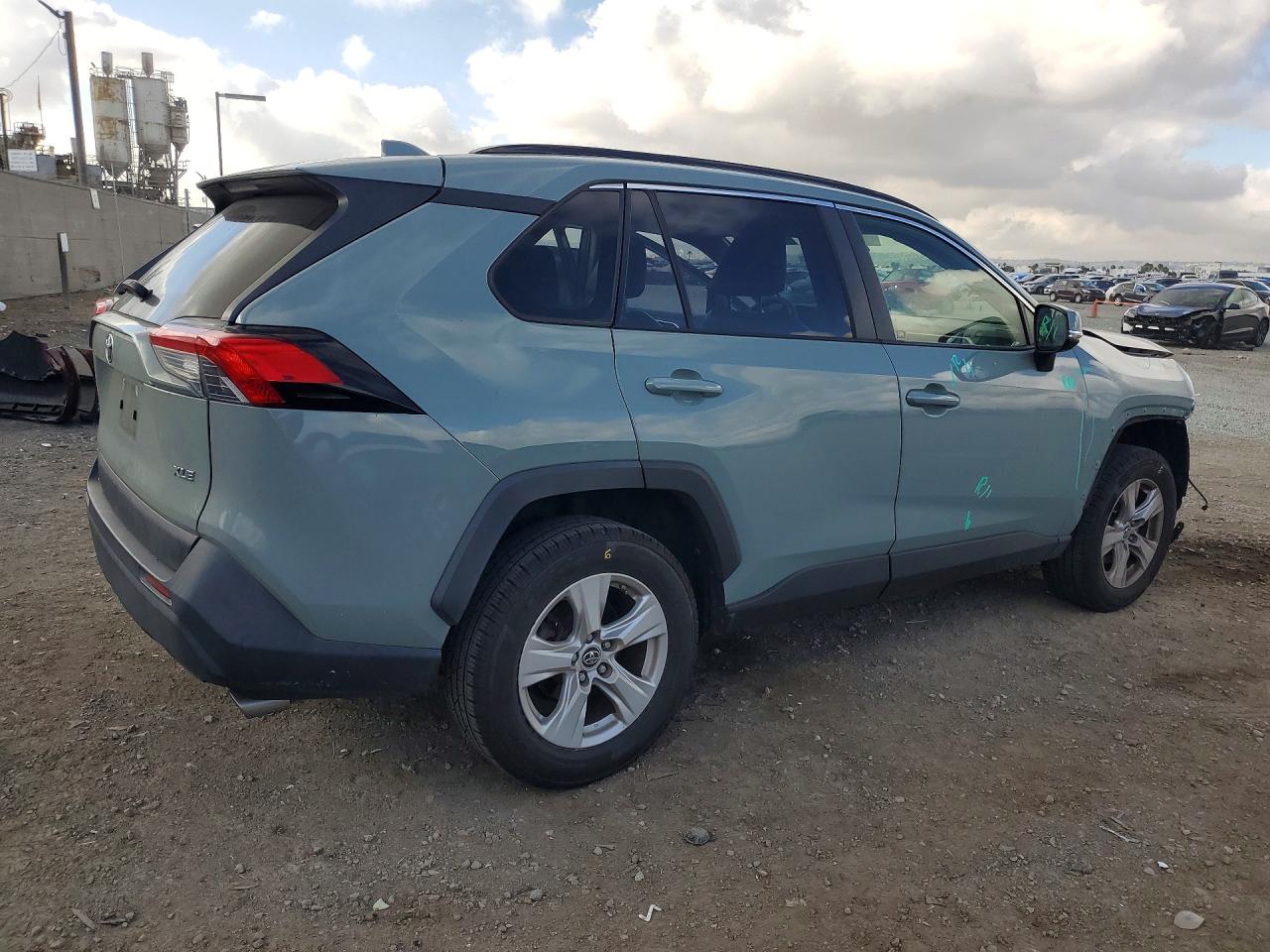 2019 TOYOTA RAV4 XLE photo 7