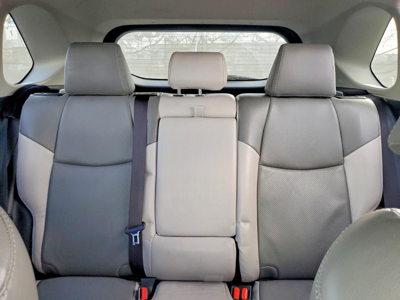 2019 TOYOTA RAV4 XLE photo 28