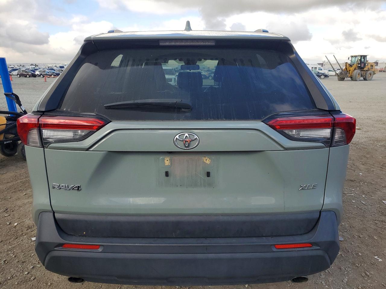 2019 TOYOTA RAV4 XLE photo 16