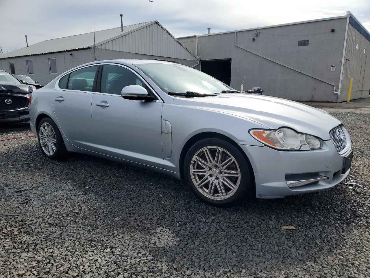 2011 JAGUAR XF photo 4