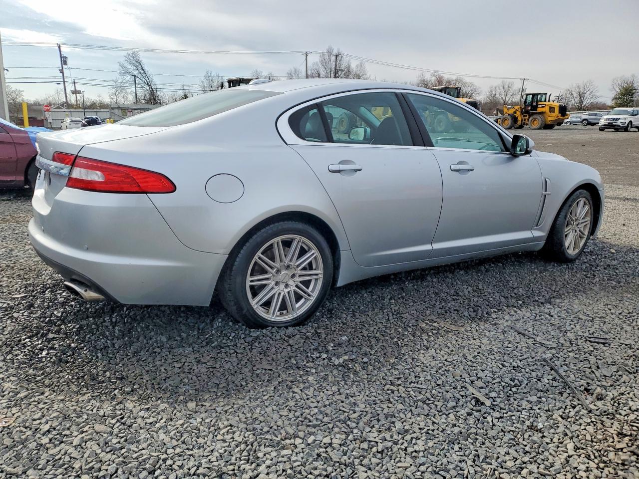 2011 JAGUAR XF photo 3