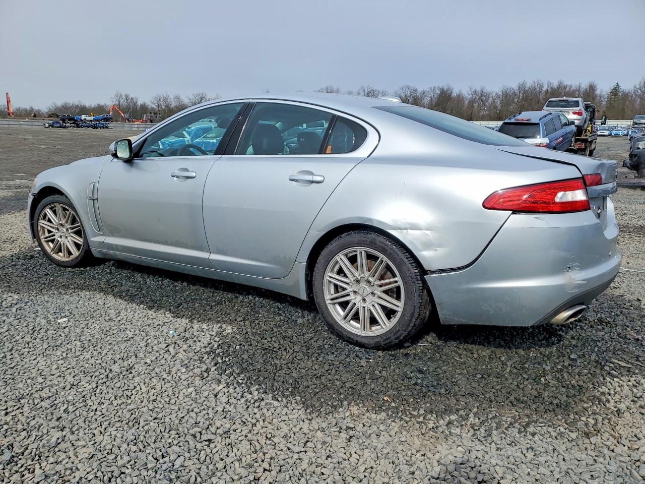 2011 JAGUAR XF photo 2