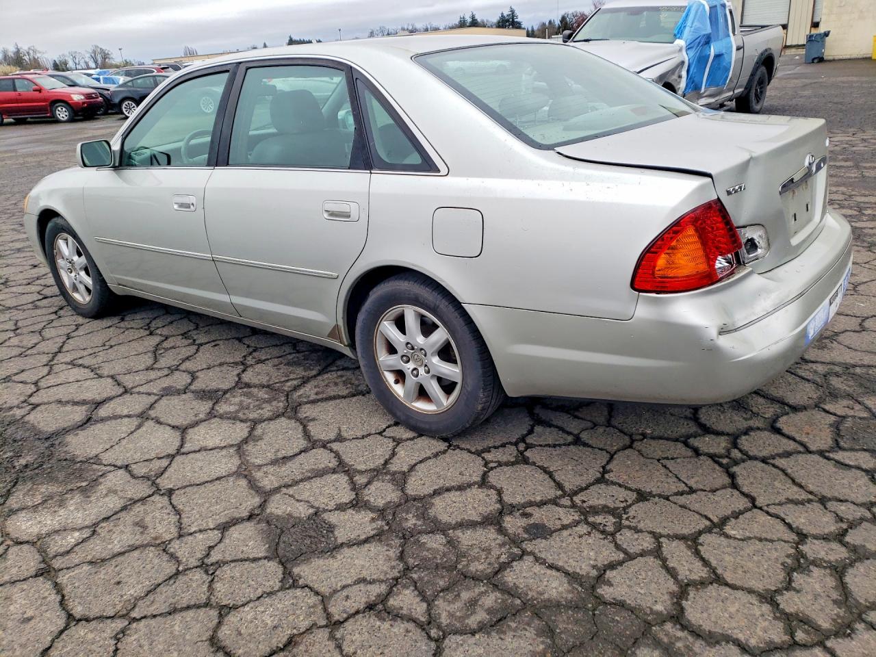 2000 TOYOTA AVALON XLS photo 2