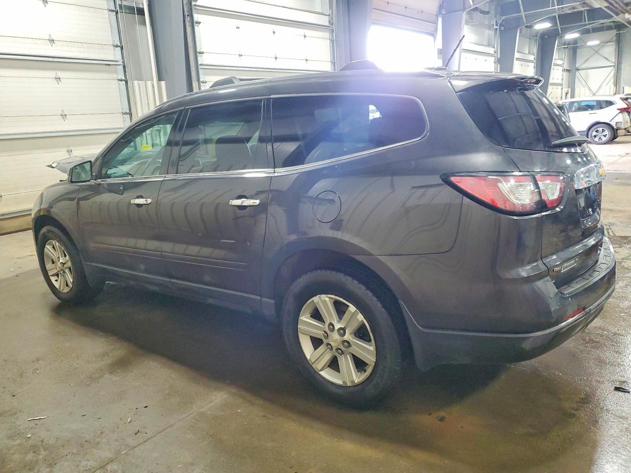 2014 CHEVROLET TRAVERSE LT photo 2