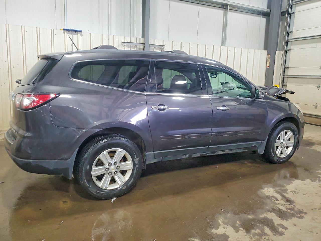 2014 CHEVROLET TRAVERSE LT photo 3