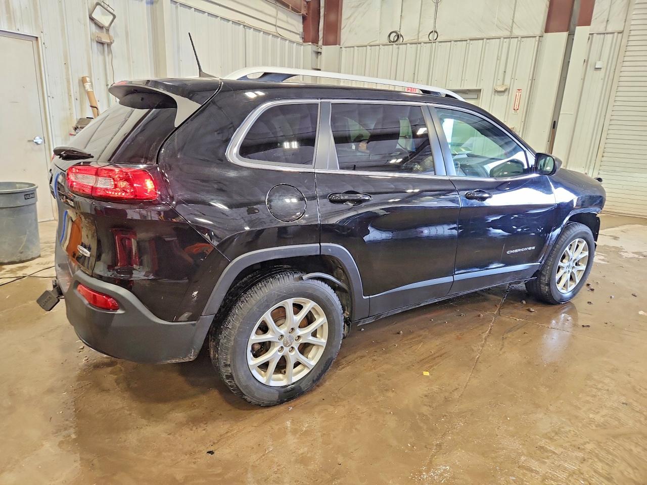 2017 JEEP CHEROKEE LATITUDE photo 3