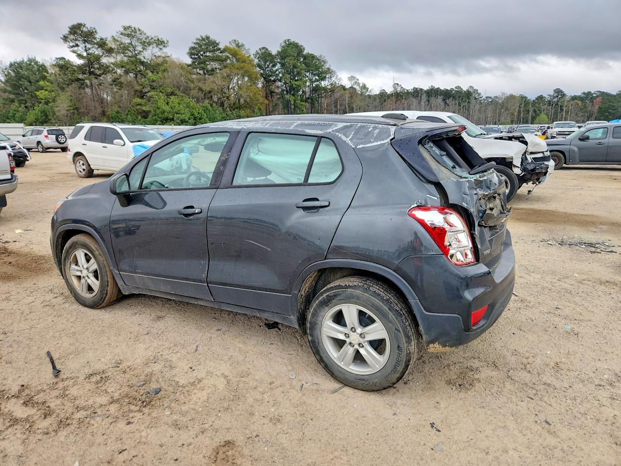 2020 CHEVROLET TRAX LS photo 2