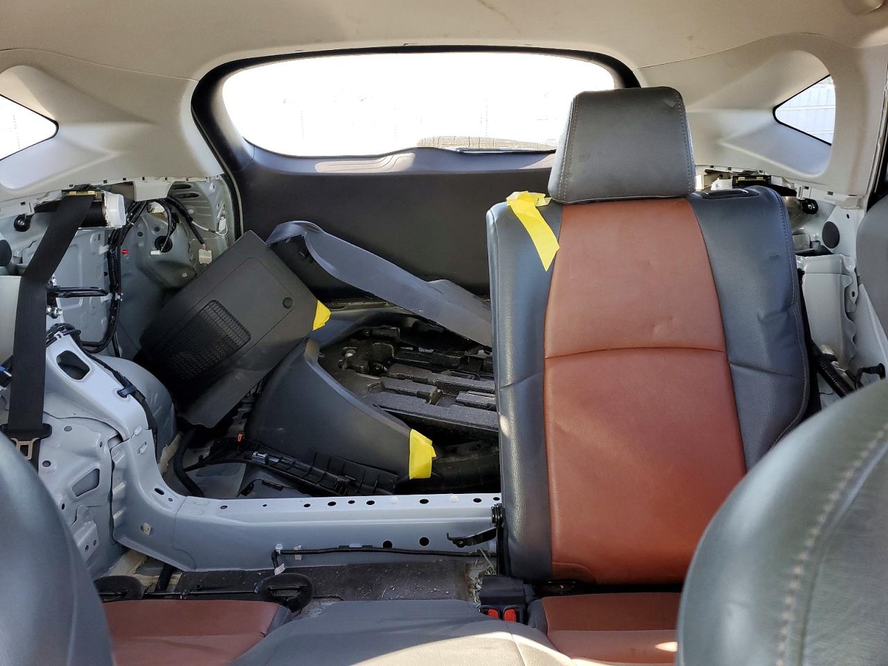 2022 TOYOTA VENZA LE photo 19