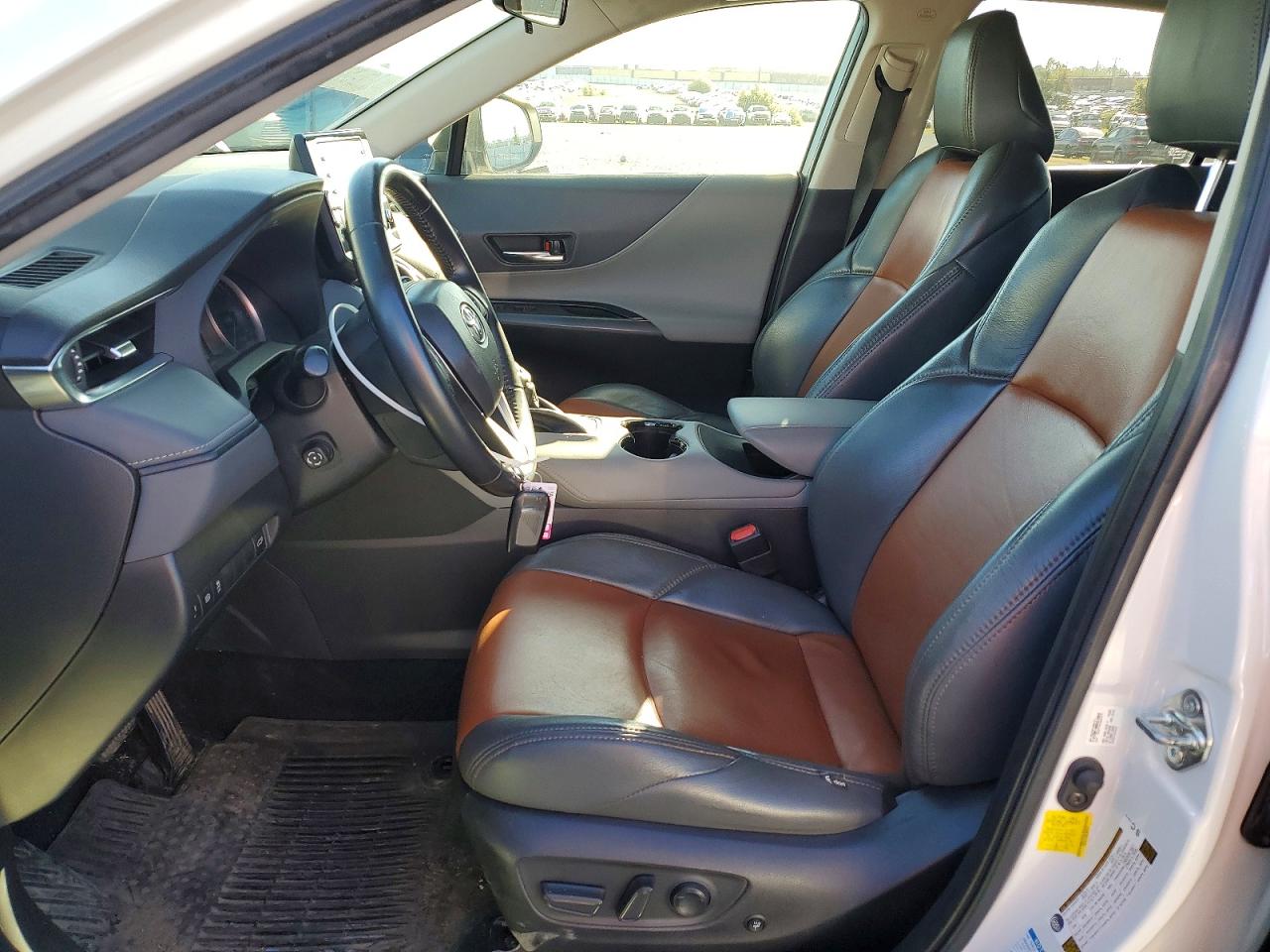 2022 TOYOTA VENZA LE photo 13