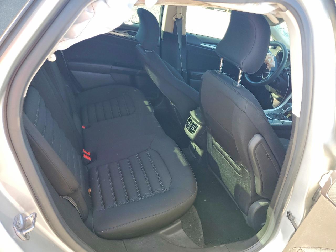 2015 FORD FUSION SE photo 19