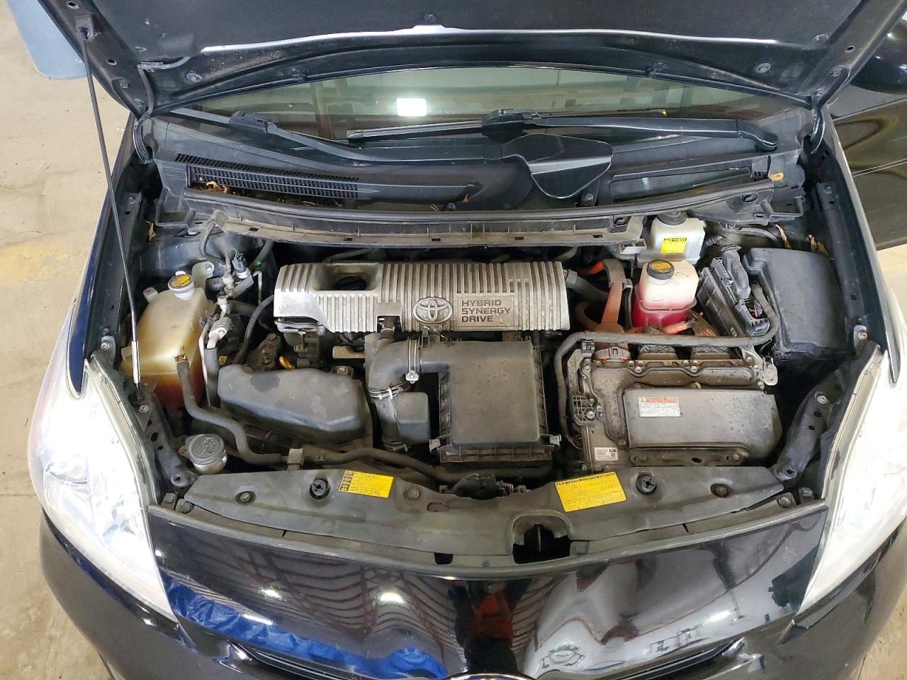 2013 TOYOTA PRIUS TWO photo 21