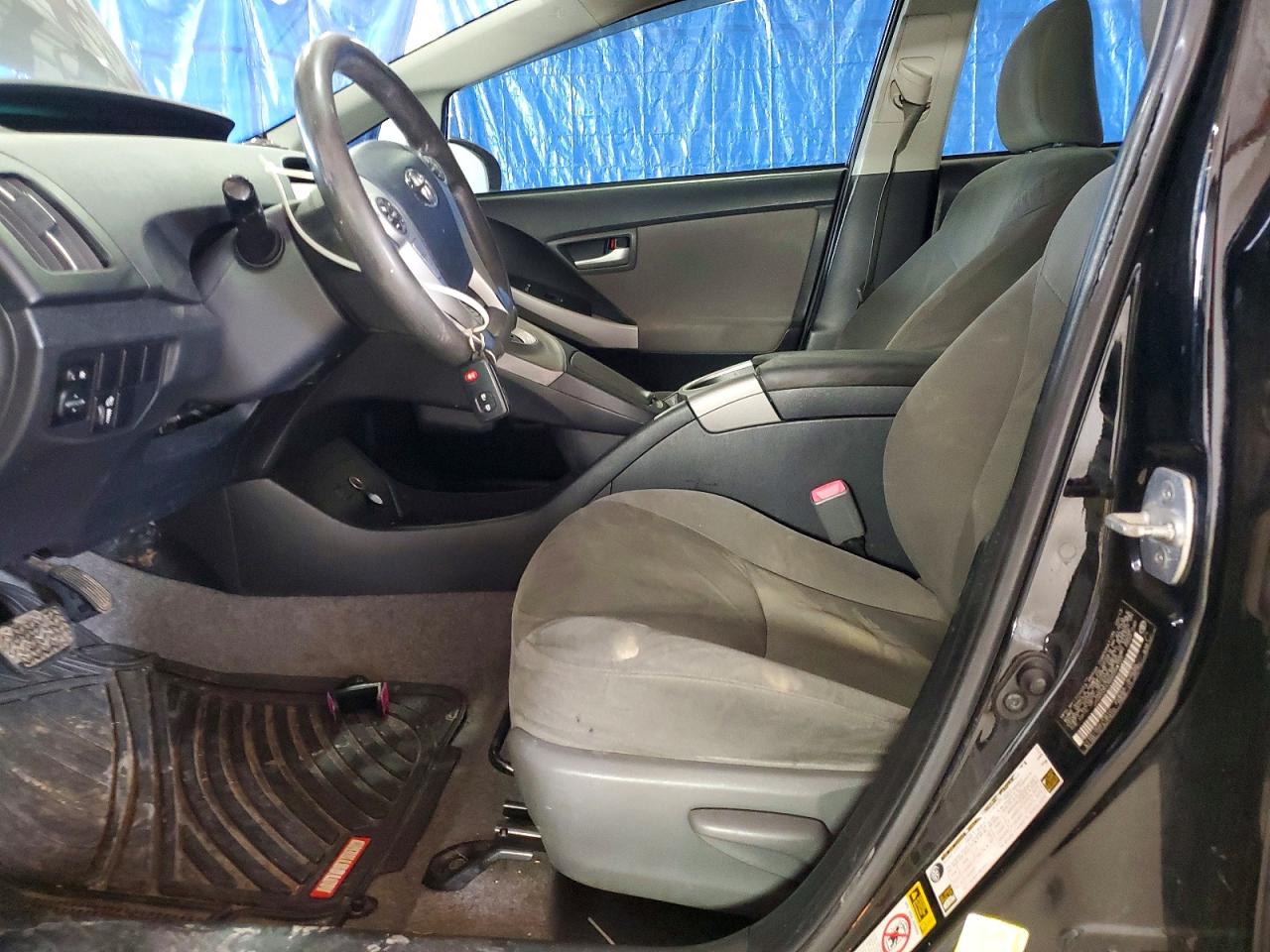 2013 TOYOTA PRIUS TWO photo 13