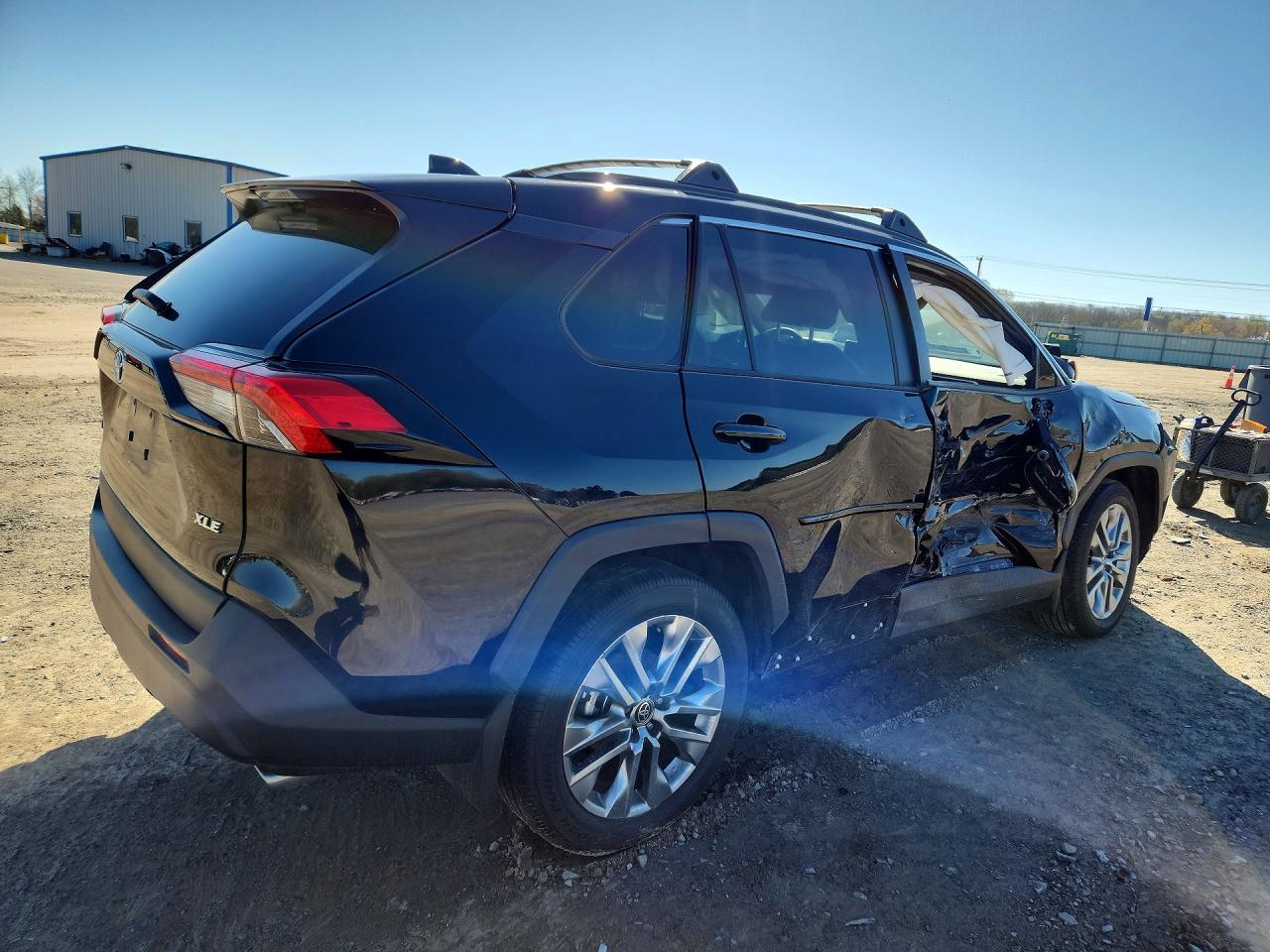 2024 TOYOTA RAV4 XLE PREMIUM photo 5
