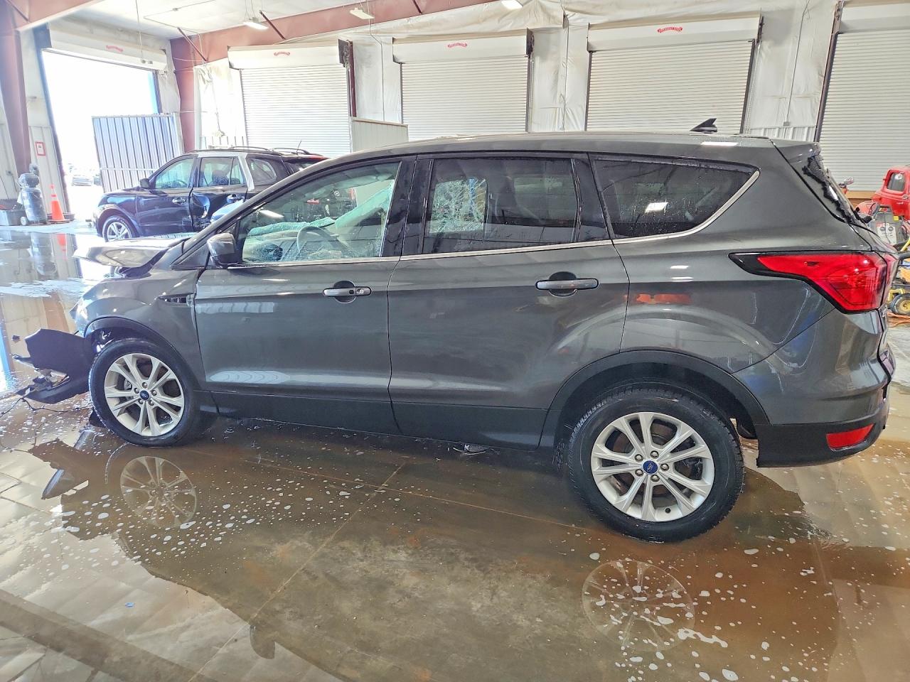 2019 FORD ESCAPE SE photo 2